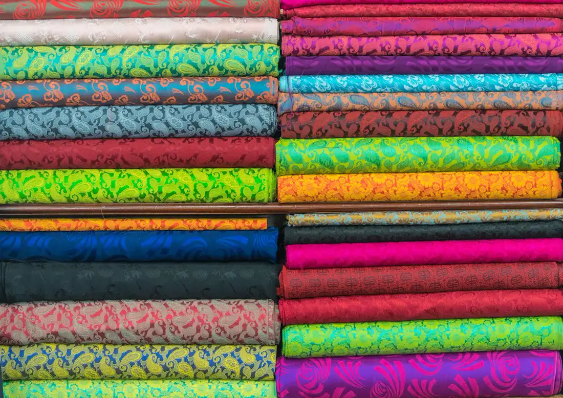 Telas de colores apiladas